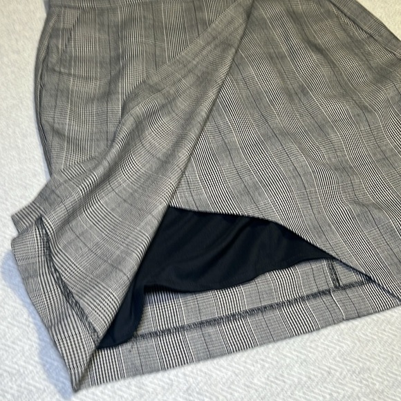 Banana Republic Mini Skirt, size 4 Petite. - Picture 3 of 10